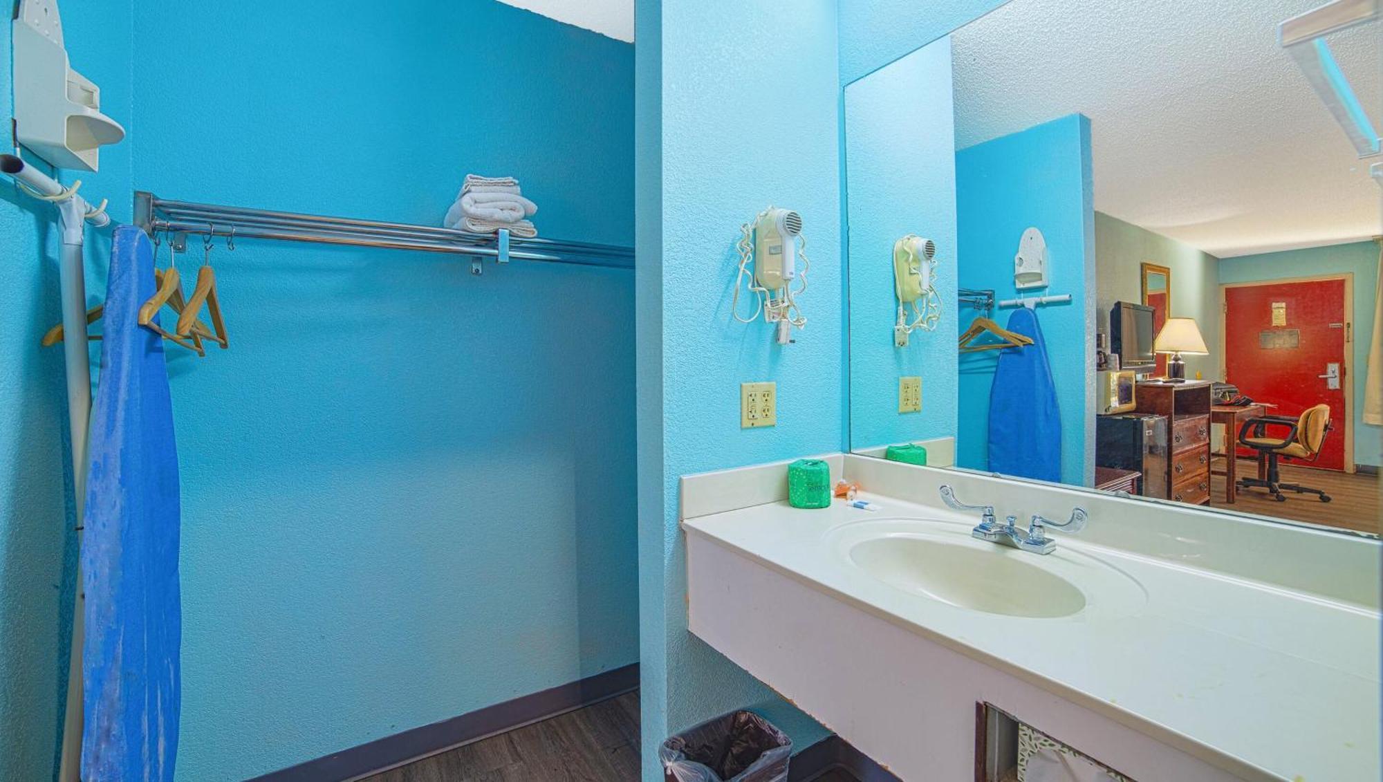 Mayfair Inn Williamston Εξωτερικό φωτογραφία