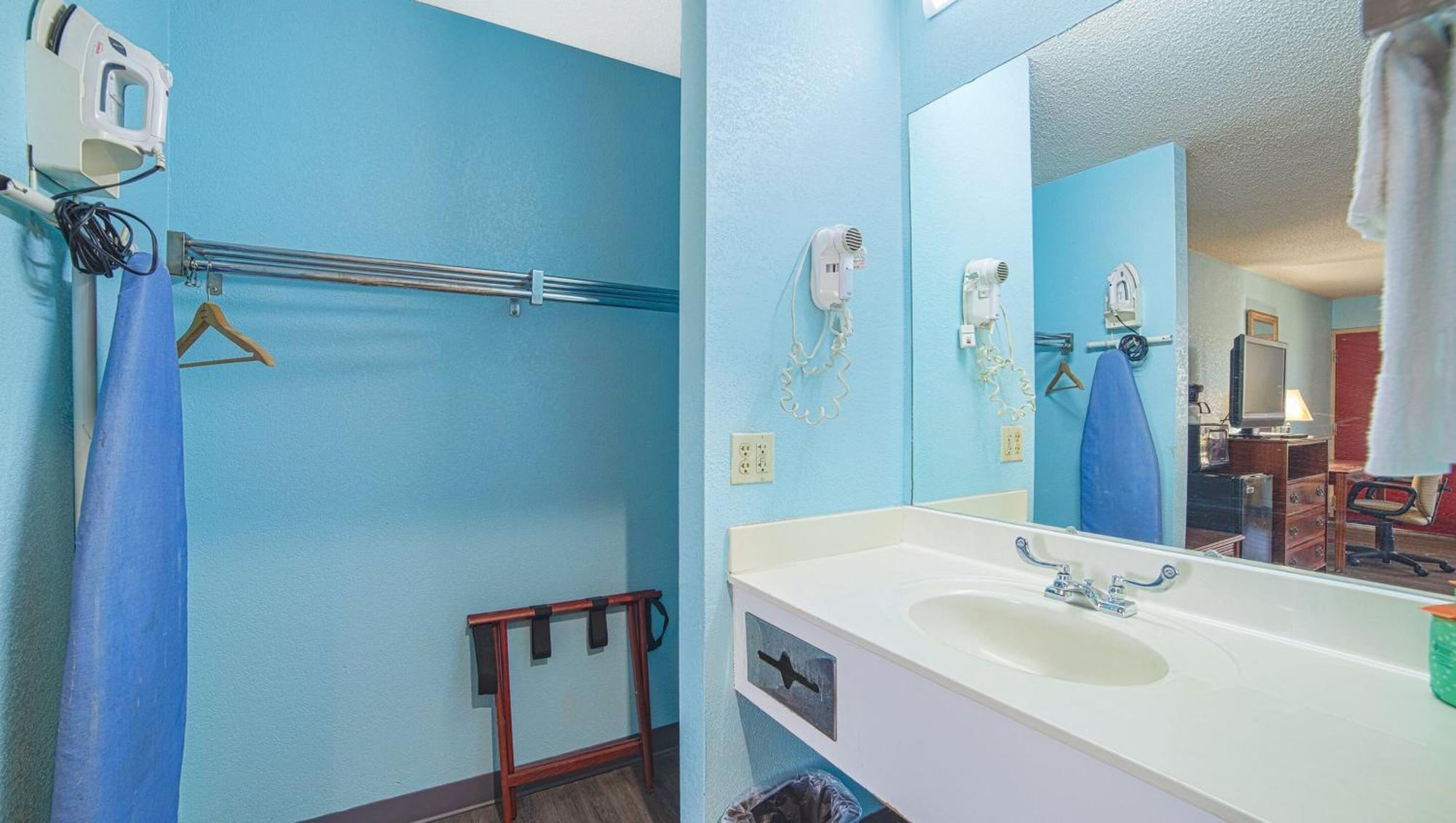 Mayfair Inn Williamston Εξωτερικό φωτογραφία