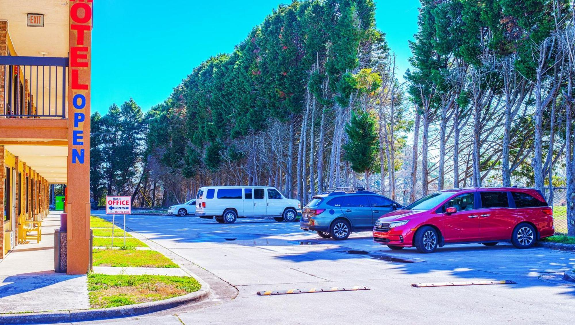 Mayfair Inn Williamston Εξωτερικό φωτογραφία