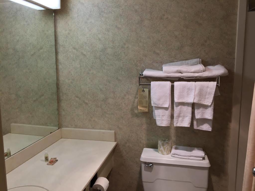 Mayfair Inn Williamston Εξωτερικό φωτογραφία