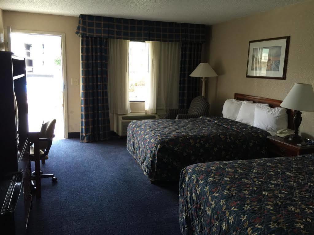 Mayfair Inn Williamston Εξωτερικό φωτογραφία