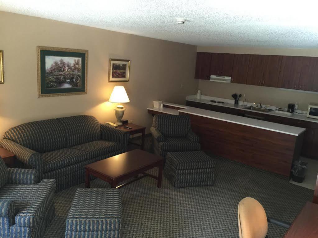 Mayfair Inn Williamston Εξωτερικό φωτογραφία