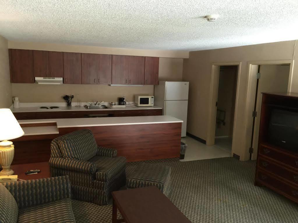 Mayfair Inn Williamston Εξωτερικό φωτογραφία