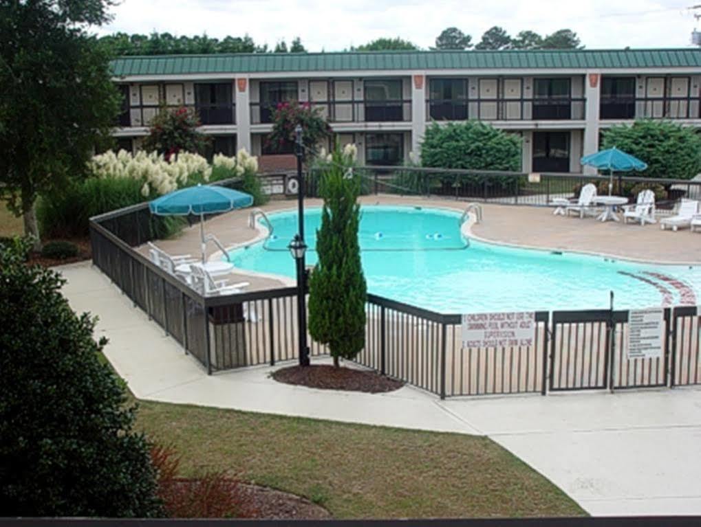Mayfair Inn Williamston Εξωτερικό φωτογραφία