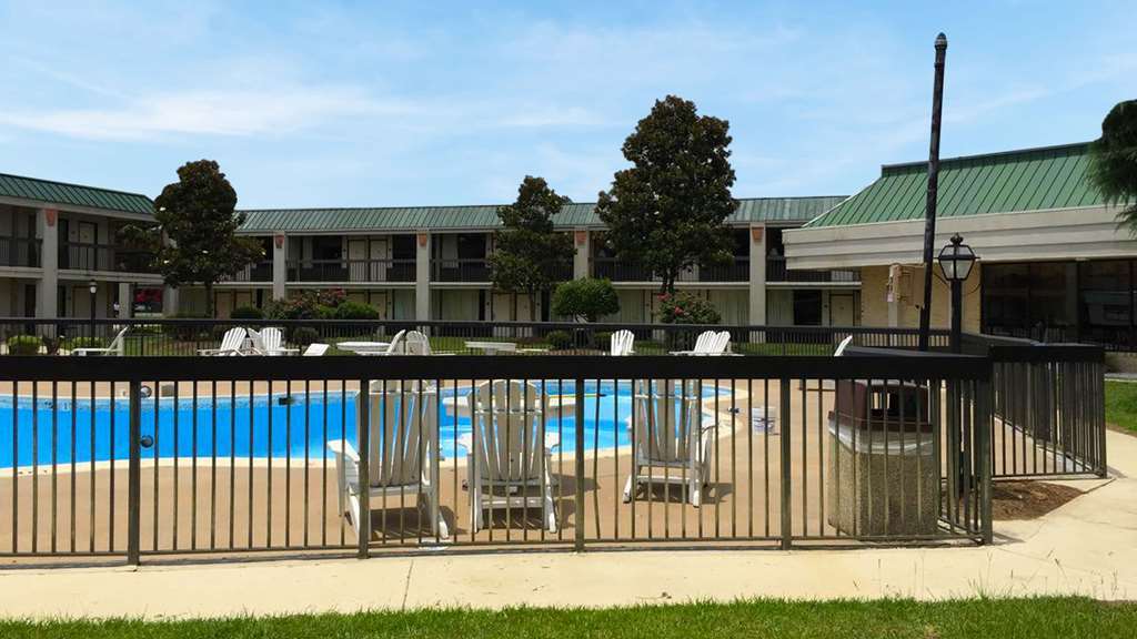 Mayfair Inn Williamston Εξωτερικό φωτογραφία